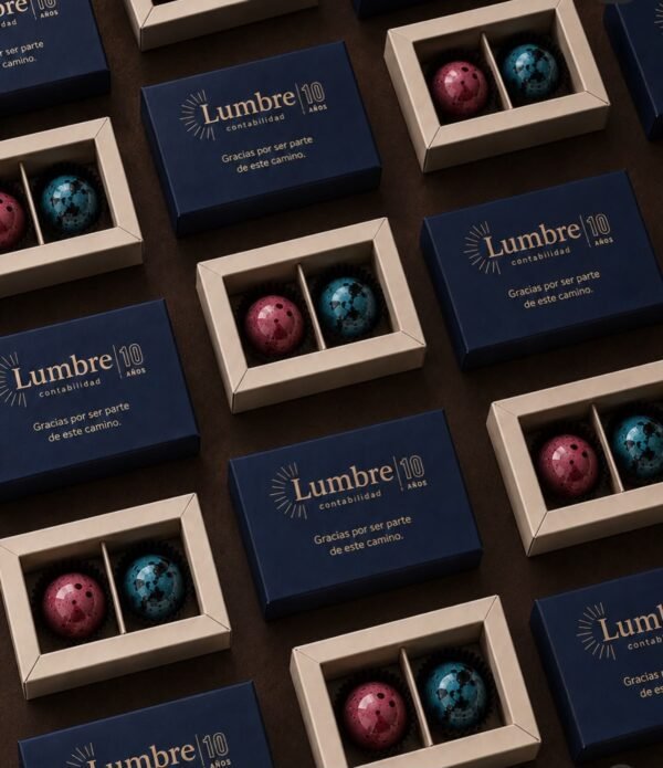 Dúo Emblema · Bombones personalizados para empresas