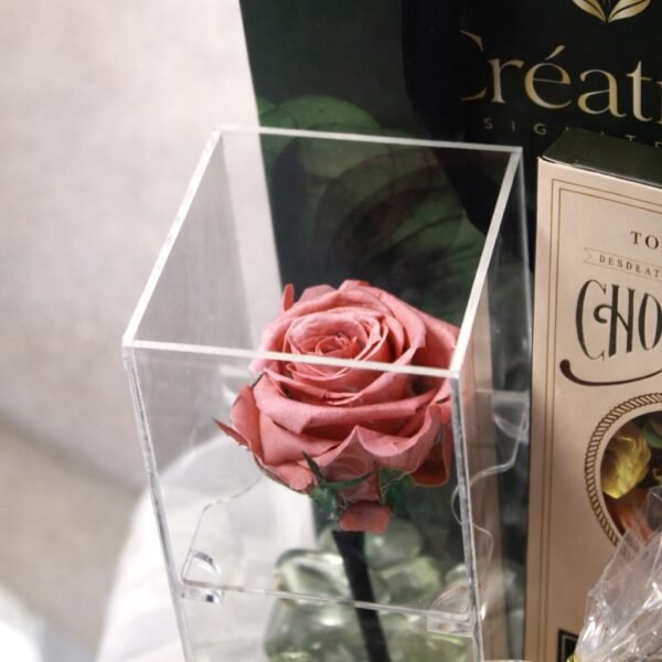 Rosa con tallo encantada
