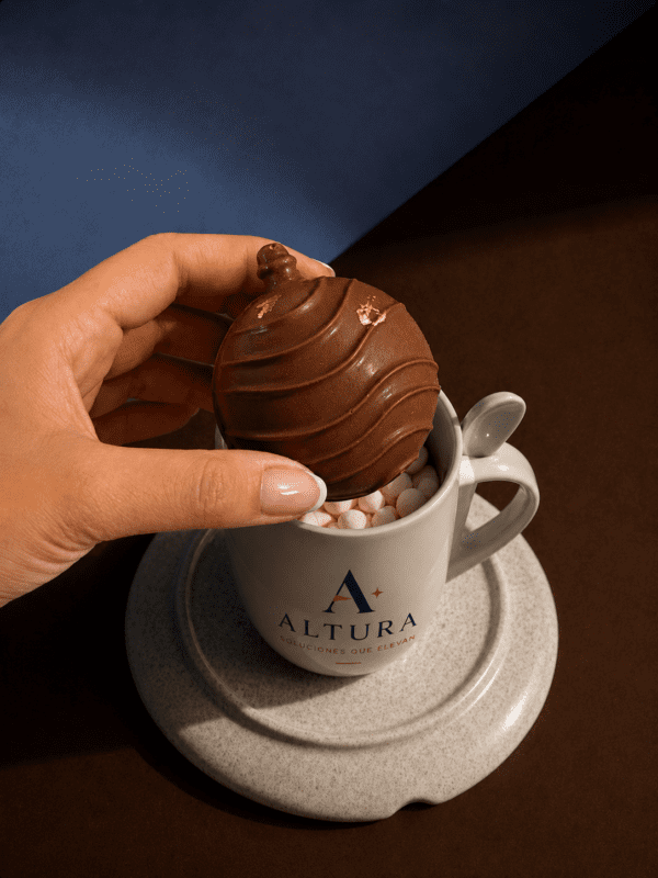 Mug corporativo personalizado + Chocobomba gourmet