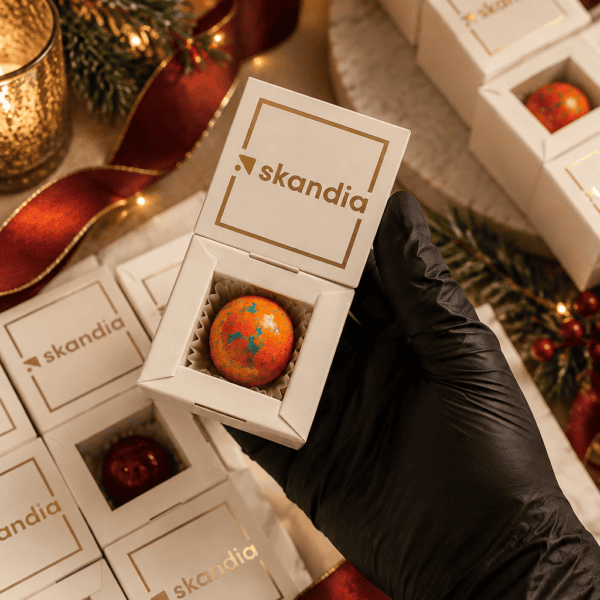 Bombón Skandia en Navidad Insignia Individual navidad · Bombones personalizados para empresas