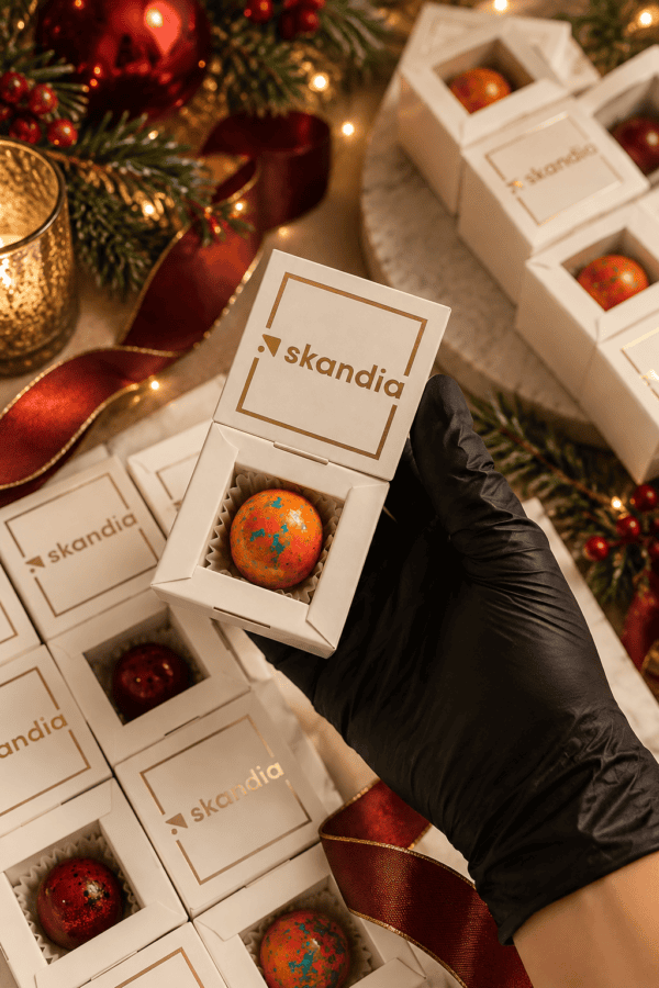 Bombón Skandia en Navidad Insignia Individual navidad · Bombones personalizados para empresas