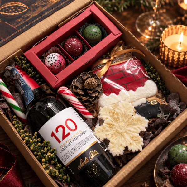 Caja navideña gourmet con vino y chocolates Noir de Noël — Caja Navideña de Vino y Bombones Premium