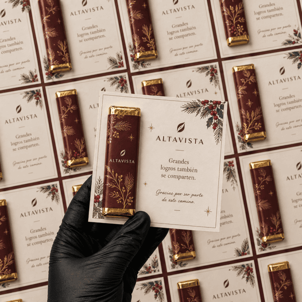 ChatGPT Image 13 sept 2026, 19_59_34 Velvet Winter· chocolates personalizados para empresas